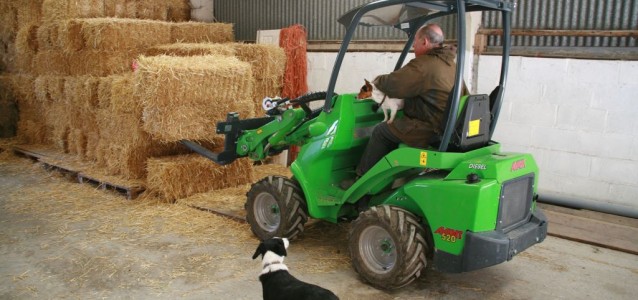 essex-hobby-farmer-discovers-benefits-of-avant-compact-loader-2-638x300.jpg